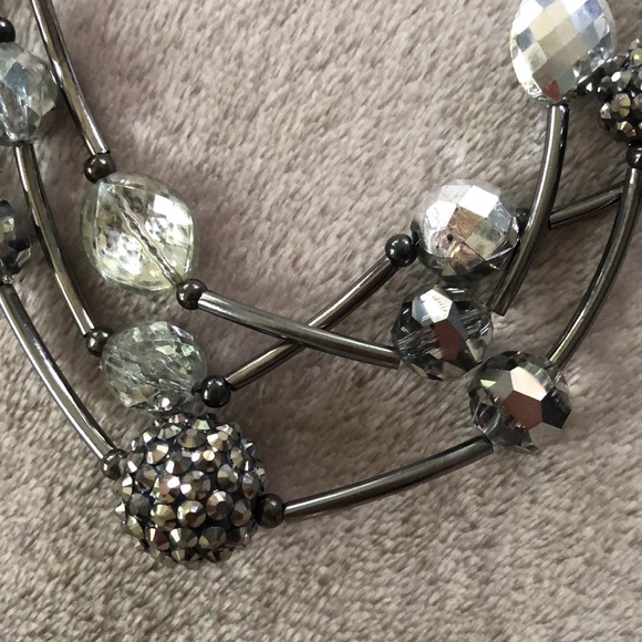 Beaded necklace. - Picture 2 of 3